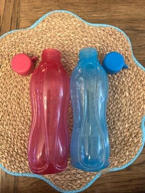 Tupperware: Set of 2 ECO Water Bottles - Pink & Blue